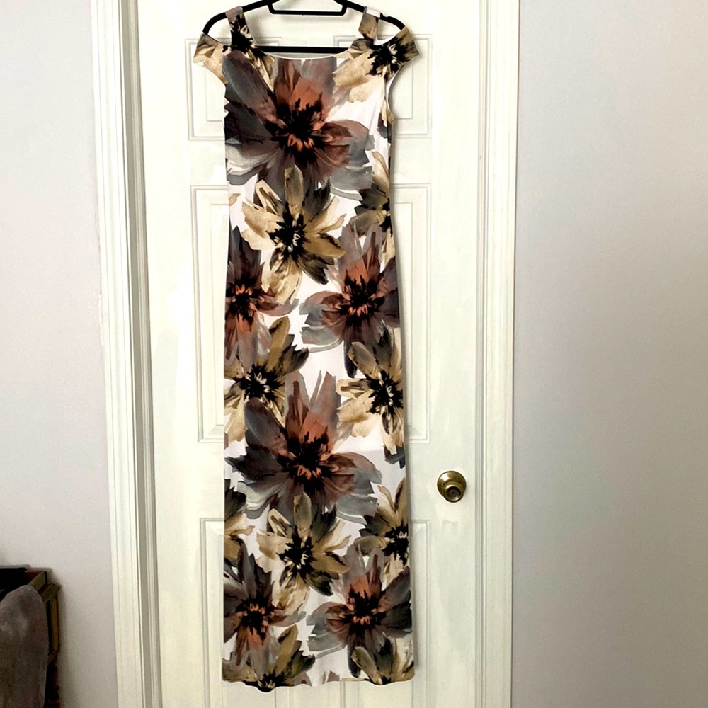 This is that WOW dress, super classy, sexy and form fitting!